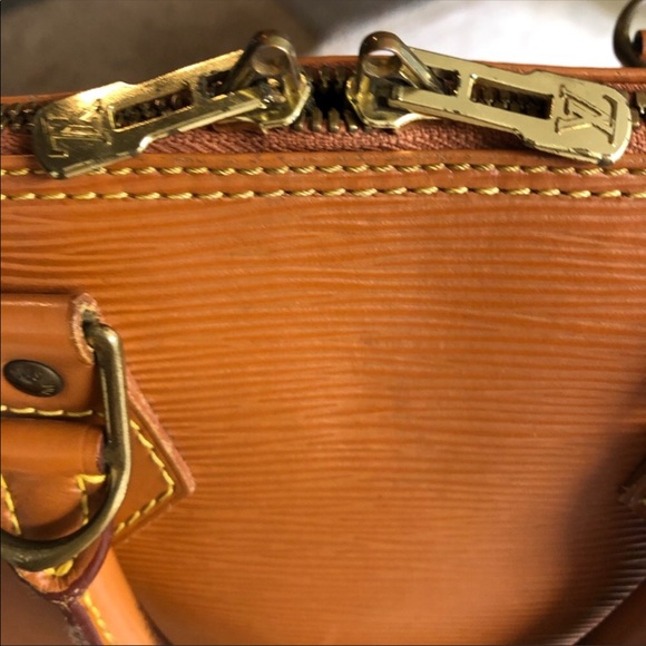 Authentic Louis Vuitton Alma Epi leather bag - Picture 3 of 8